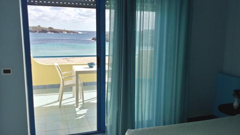 Hotel Baia Turchese Лампедуза Экстерьер фото